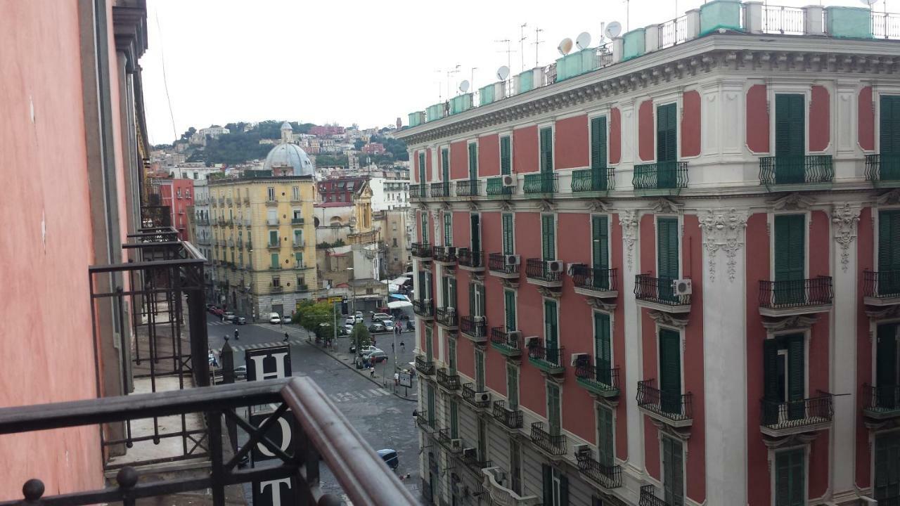 Una Casetta Al Centro Di Napoli Naples Exterior photo